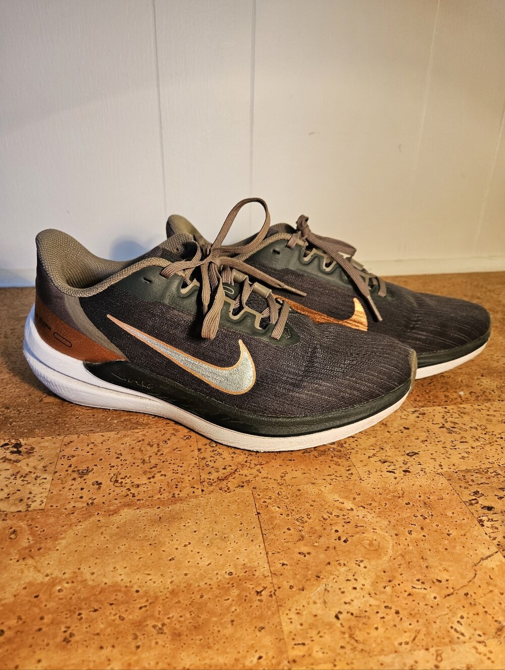 Nike Women's Air Winflow 9 Shoes - Grey with Copper and Silver Swooshes